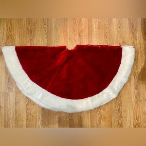 Plush Red Christmas Tree Skirt With White Trim 45" Round
